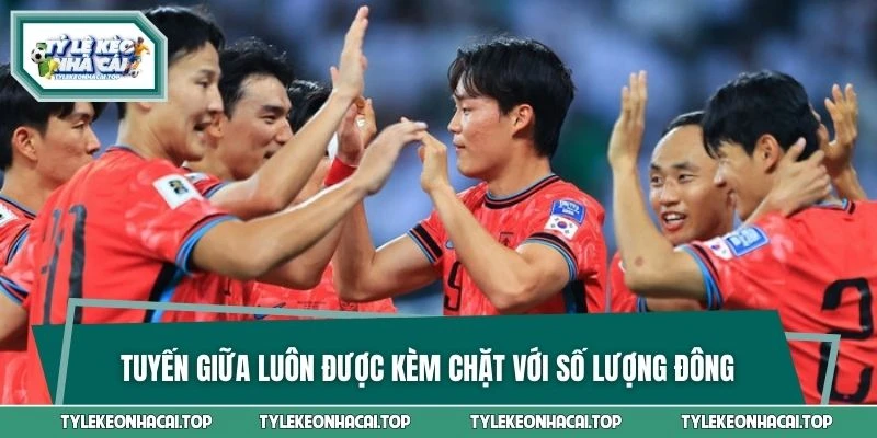 Tuyến giữa luôn được kèm chặt với số lượng đông